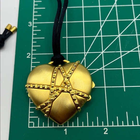 Vintage Estee Lauder Solid Perfume Compact, Chained Heart Black Satin Necklace - Picture 13 of 13